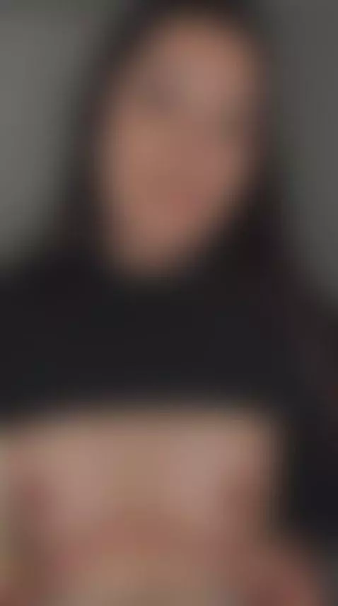 Do you like how the color yellow looks on me?🥰
https://www.c... by maccaa1