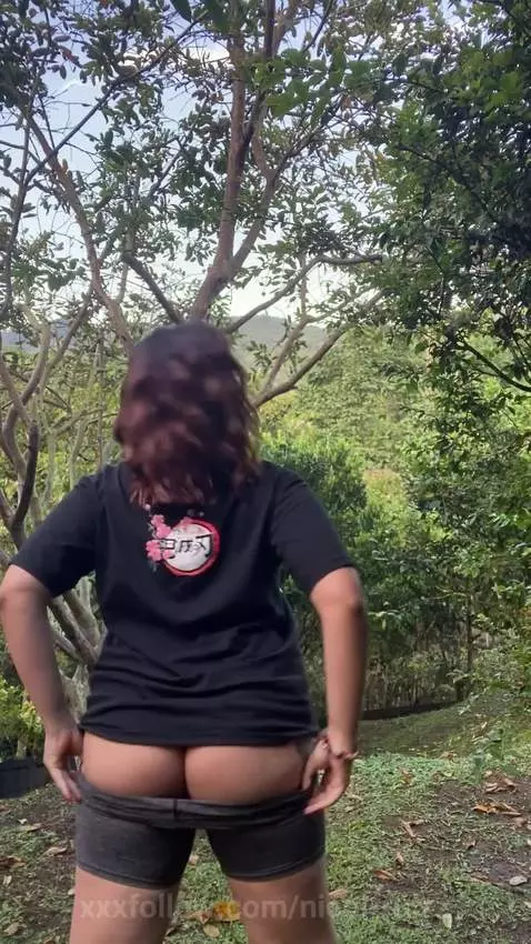 showing the ass in public by nicol-ruizz