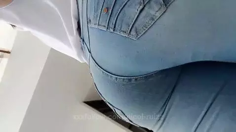moving the ass with jeans 😘 by nicol-ruizz
