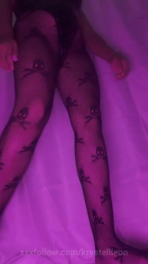 Ven, me encantas by krystellleon