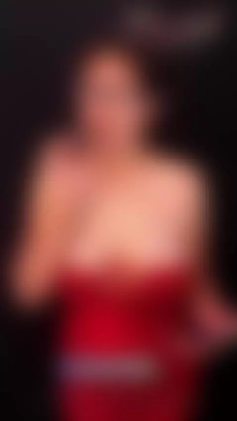 “La mujer de Facebook” by krystellleon