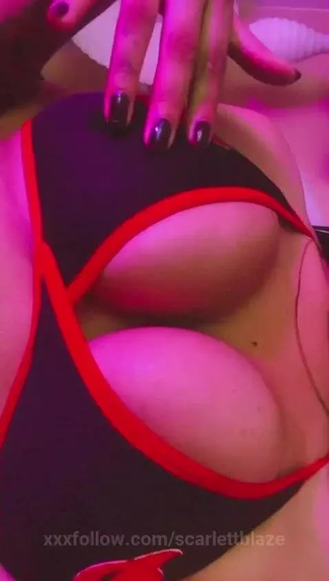 Do you want to pass your cock through the middle of my breas... by scarlettblaze