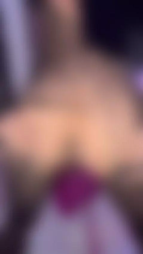 Spreading my ass in the middle of a hot catwalk 🔥😈 by nickifox1