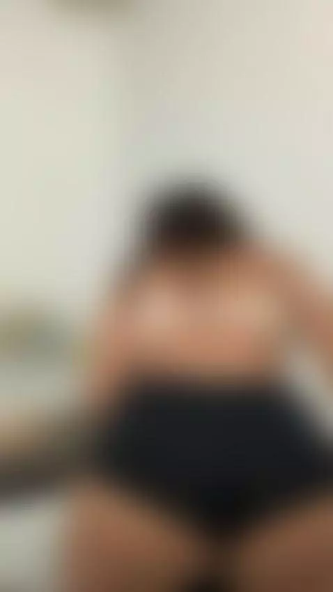 i love shaking my ass 🫣 https://onlyfans.com/dreamy_greyy/c9 by dreamygrey