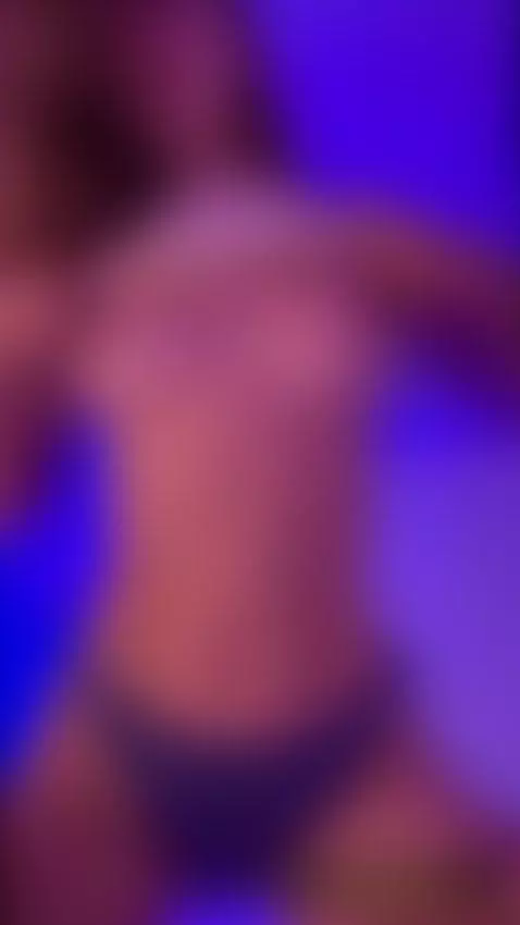 Hands gripping her own tits tight 🤫 by gingertee