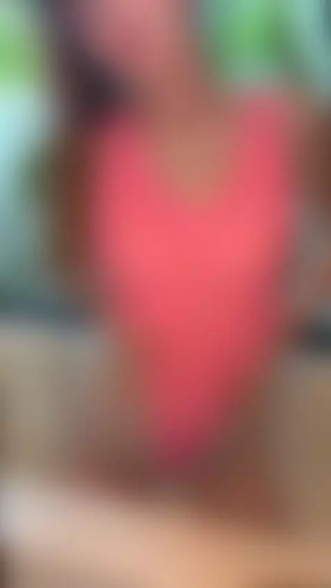 Wet skin pressed against the tub’s edge 😘 by gingertee