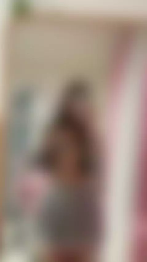 😏Brunette framing her pretty face with big boobs 🍑 Unlock OF by shyemilybaby