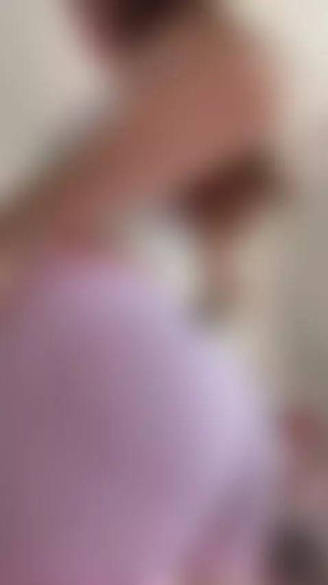 😏Brunette framing her pretty face with big boobs 🍑 Unlock OF by shyemilybaby