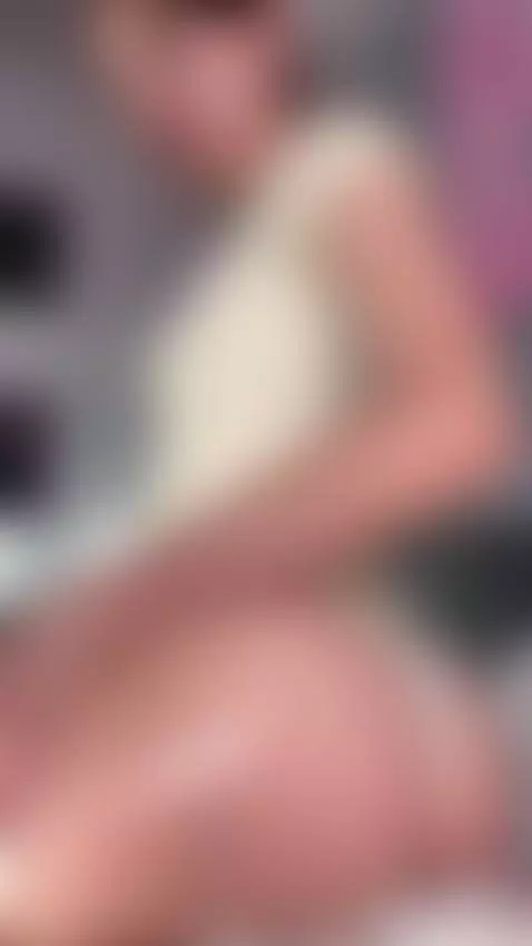 Oiled ass Worship - close-up lift and rub by shyemilybaby