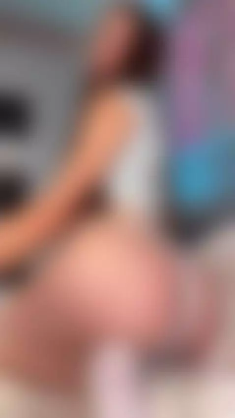 Wet Ass Oil Pour & Rub – Extreme Close-Up by shyemilybaby