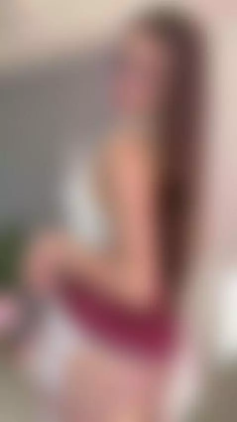 🔥Brunette grinding her thick ass slow 🍑 Unlock OF by shyemilybaby