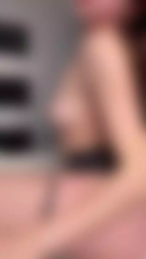 😏Brunette framing her pretty face with big boobs 🍑 Unlock OF by shyemilybaby