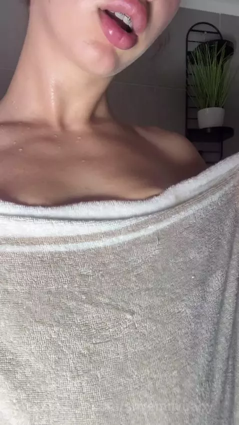 I keep it juicy — daily 🍑 by shyemilybaby