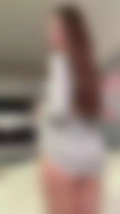 💋Hot brunette with long hair teasing 🔥 Join OF by shyemilybaby