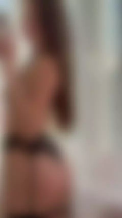🔥Brunette showing her big tits and round ass 💦 See it on OF by shyemilybaby