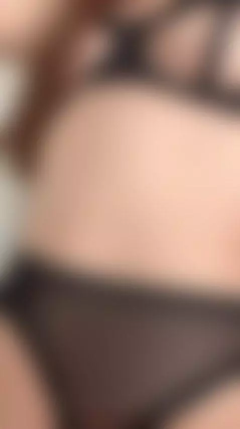 😏Brunette framing her pretty face with big boobs 🍑 Unlock OF by shyemilybaby