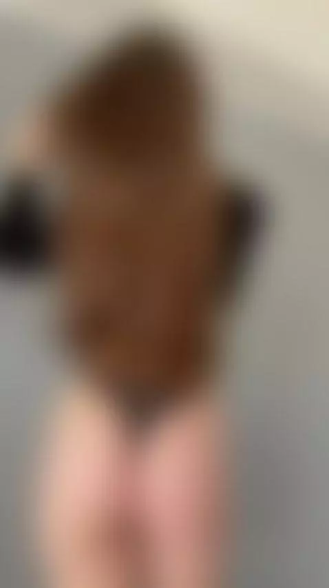 🔥Brunette showing her big tits and round ass 💦 See it on OF by shyemilybaby