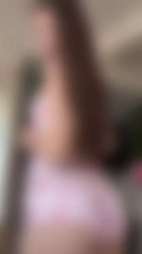 🔥This brunette is dripping down her thighs 🍑 Join OF by shyemilybaby
