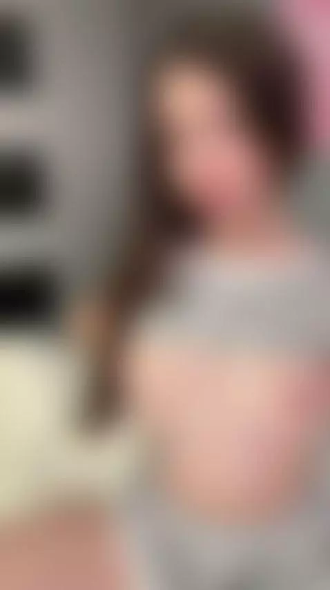 🔥Brunette grinding her thick ass slow 🍑 Unlock OF by shyemilybaby