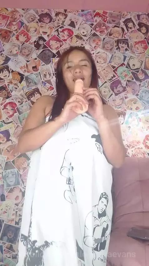 Dame tu verga y canto lo que tu quieras jeje

Give me your c... by alejandraevans