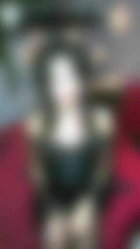 You look very lonely 🖤 https://chaturbate.com/vampy_dolll/ by vampydolll