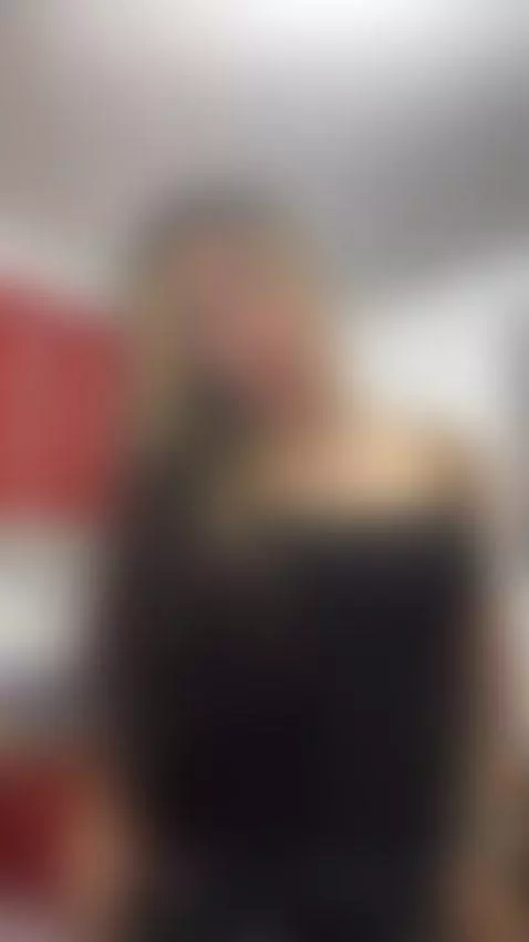 Guys, I want the tip of a good cock in my mouth by ashleyrouse7
