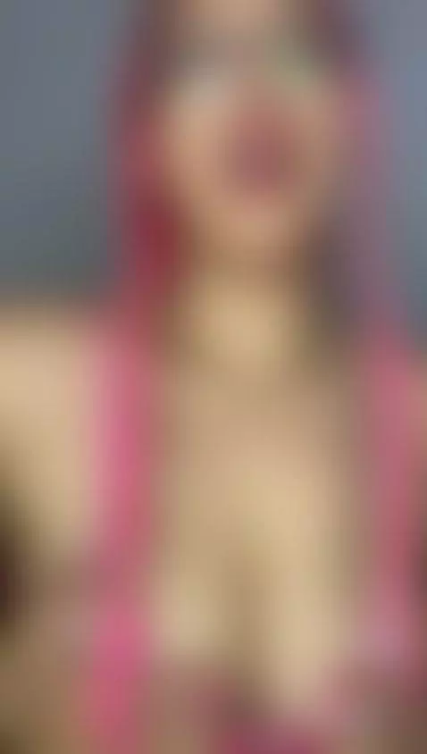 Look and look what do you see?  The pink looks by amunet03