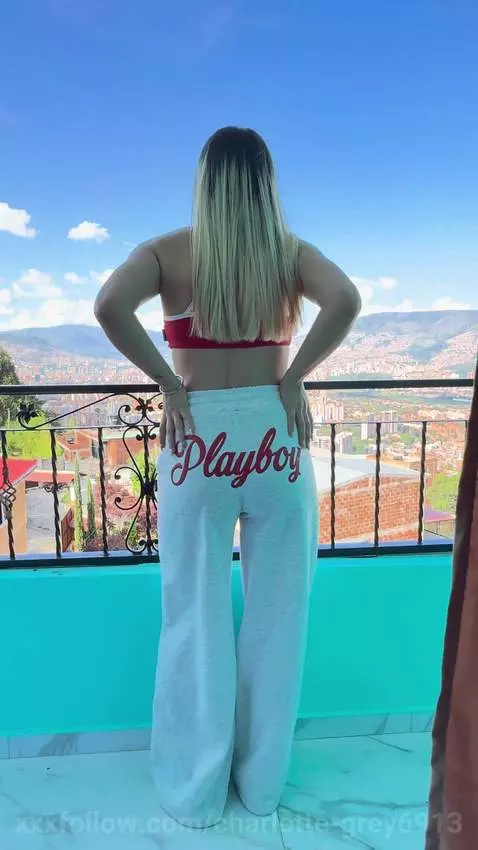 Quieres follarme con esta vista a la ciudad? by charlotte-grey6913