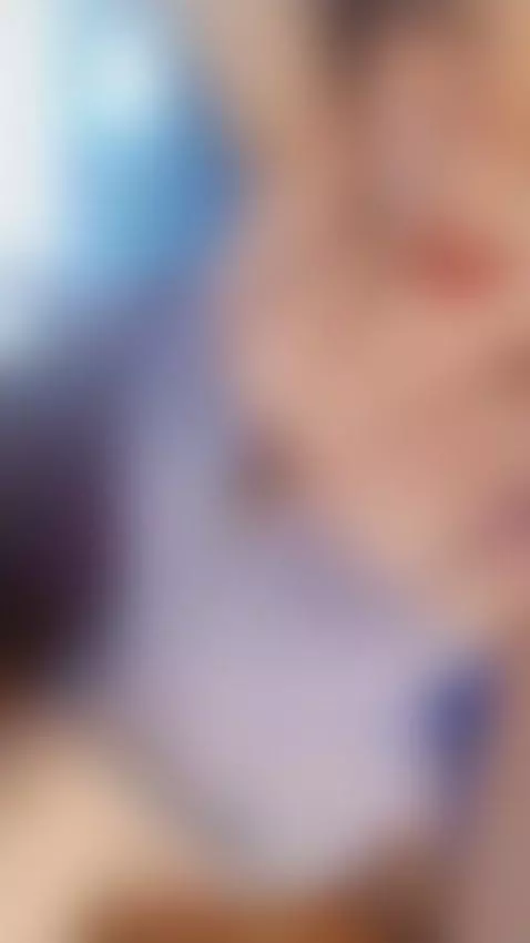 kiss me by liathompsonn