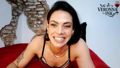 Veronna se exibe no ticket show do stripchat by veronnaink