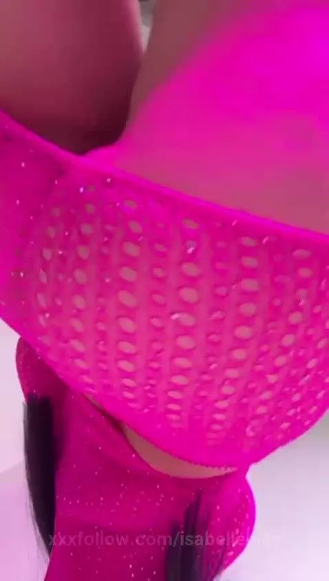 My buttocks move when they see you 👀🤫 by isabellehills