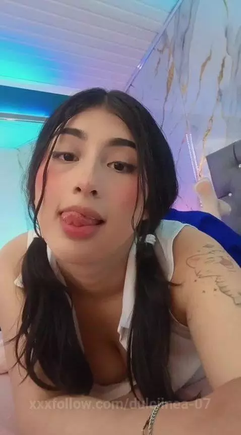 Do I look cute on my uniform? by dulciinea-07