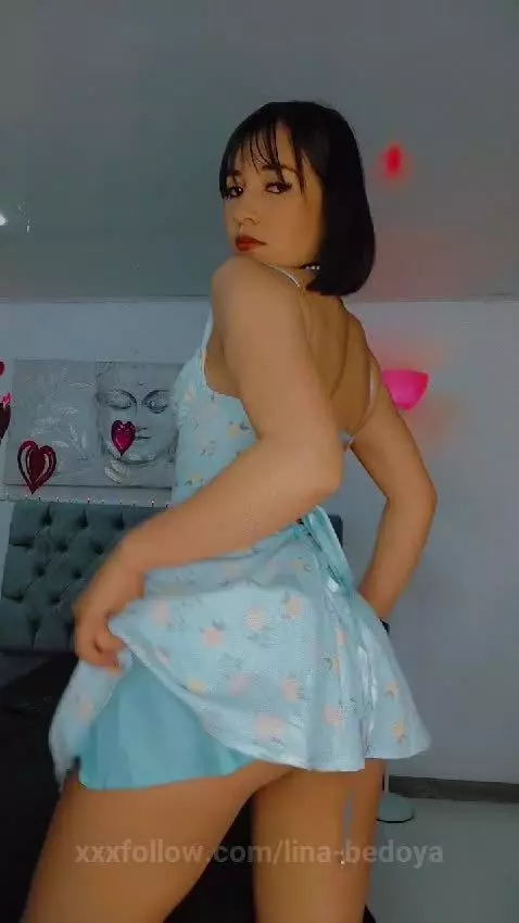 Hello sweetheart! Look under my dress 👗 by lina-bedoya