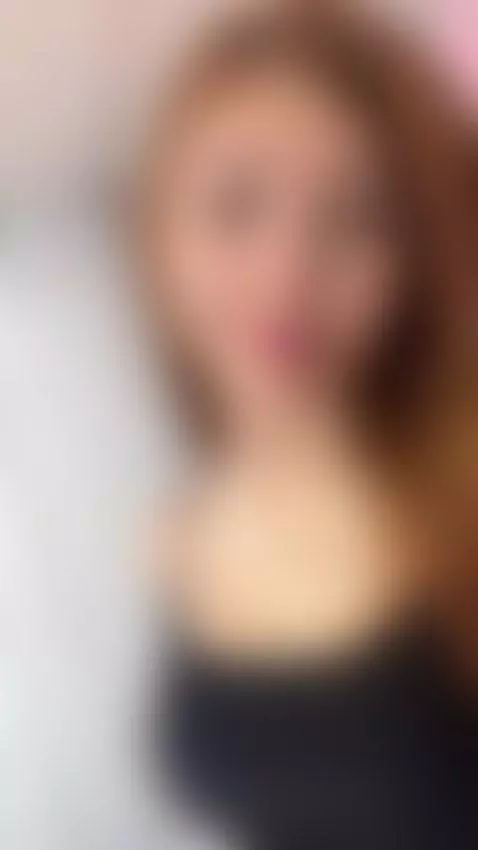 https://www.camsoda.com/es/hada-blue  pull down my shirt and... by hada-blue