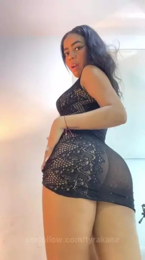 a little movement by tyrakane