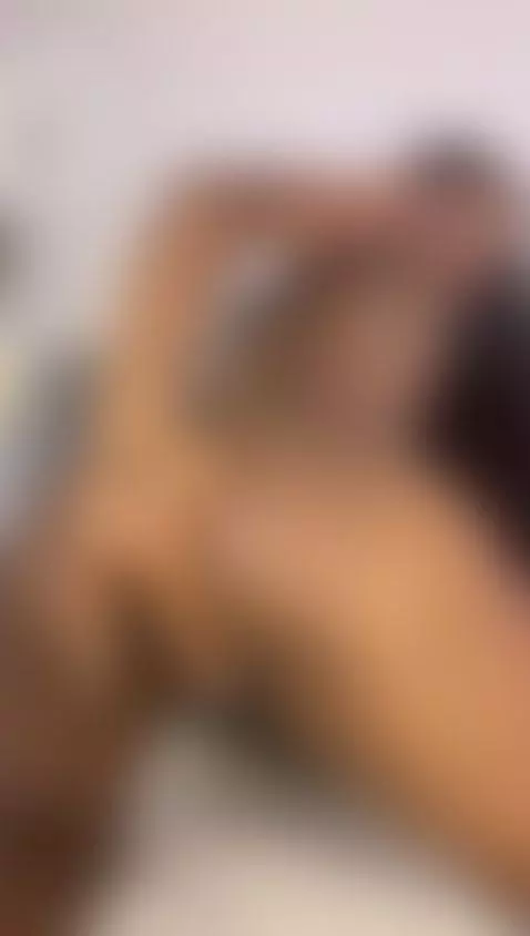 My pussy is very wet wishing to feel a hard cock by emelydeluxxxe