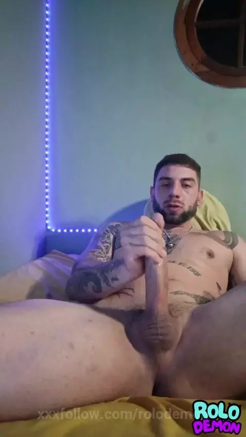 Big tattooed Rolo jerks off for you to see by rolodemon