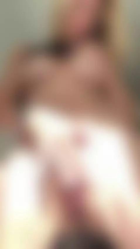 Horny milf by iraqueen