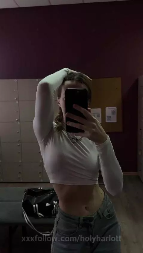 Oh, that perfect tummy! While you're admiring, I went dancin... by holyharlott