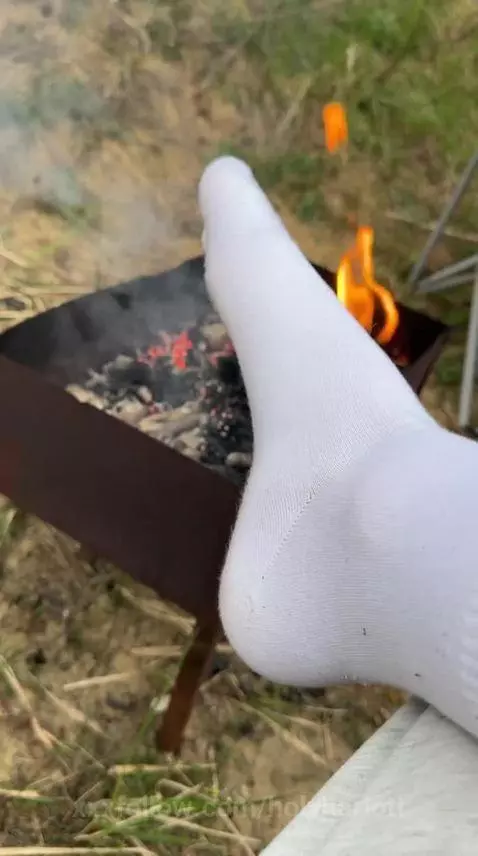 I keep my socks warm to keep your mouth warm by holyharlott