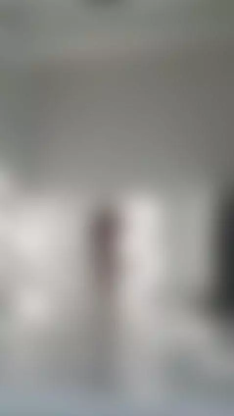 Your queen is coming to you by holyharlott