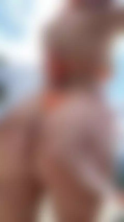 Me ayudarias con el bronceador ? by scarletbenz