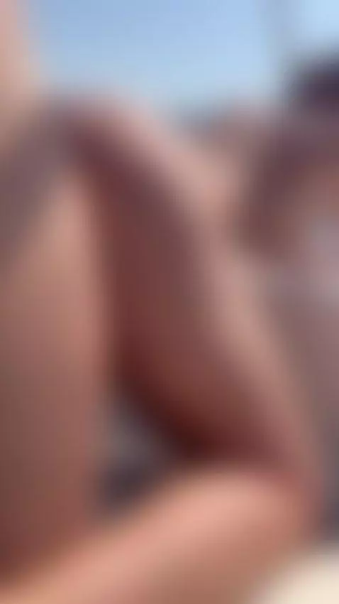 te gustaria que te hiciera twerk en tu 🍆 mientras cumplimos ... by scarletbenz