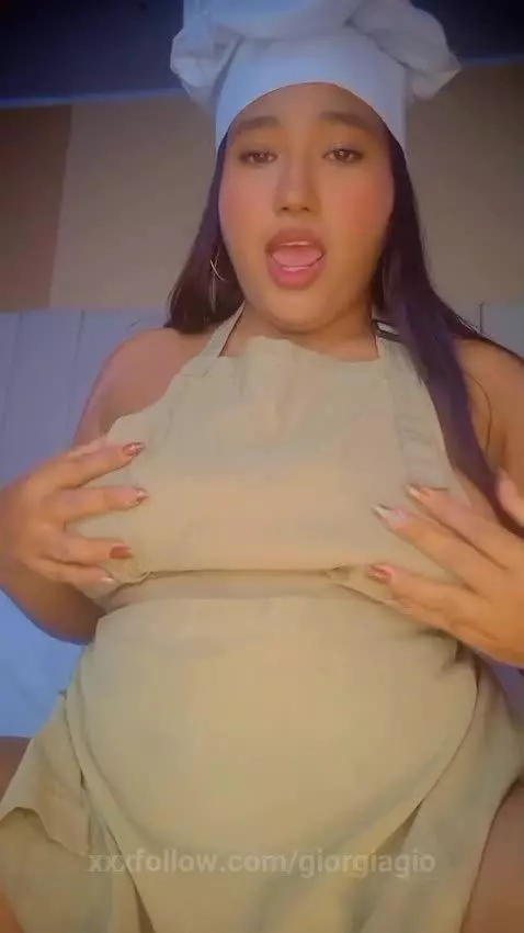 Your horny cook is wearing only an apron 😈🍳 by giorgiagio