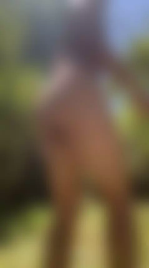 Desnudo en parque publico 🌱🐿️ by eduugoo