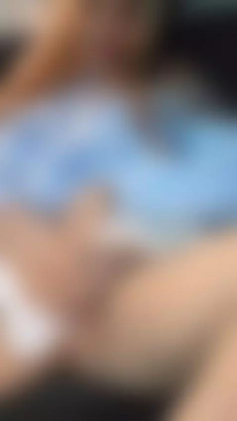 Look how hot I am in the car !! by aliceprice-lu