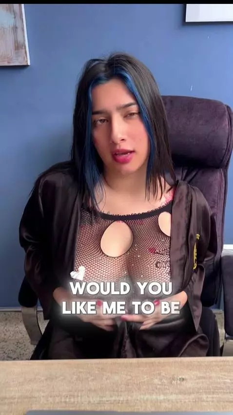 "No busco atención… la provoco sin querer 😏" / "I don’t chas... by sofitatoo