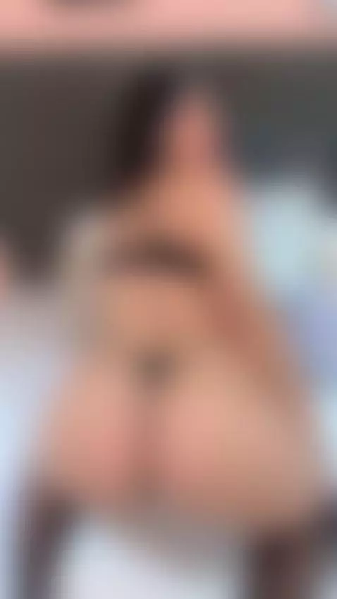 I don’t reveal everything at once... follow me. / No lo mues... by sofitatoo