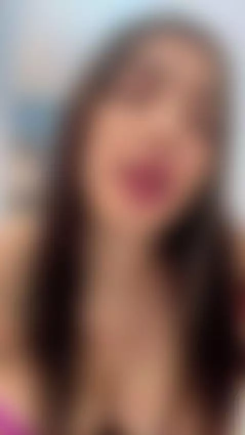 My body speaks in whispers… follow me. / Mi cuerpo habla en ... by sofitatoo