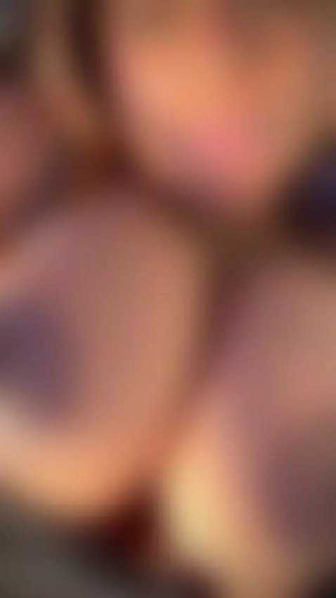 mientras mis amigos estab sl fondo me acaricio mis cuerpo 🥵🥵 by sammydanger